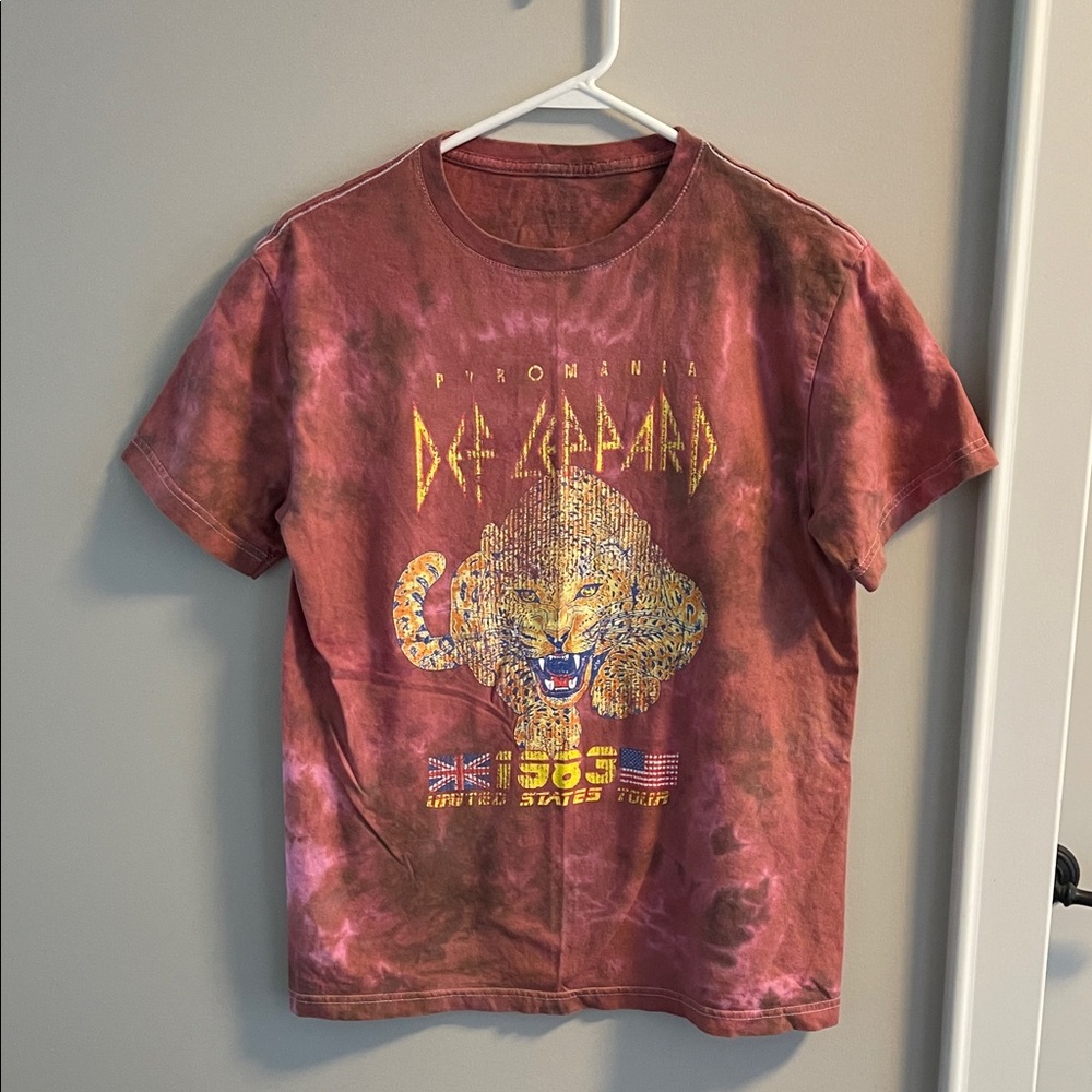 Men's Short-Sleeve Graphic Tee in Red Tie-Dye